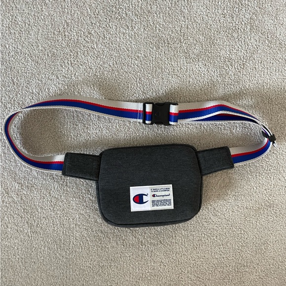Unisex Champion Crossbody bag - Picture 2 of 4